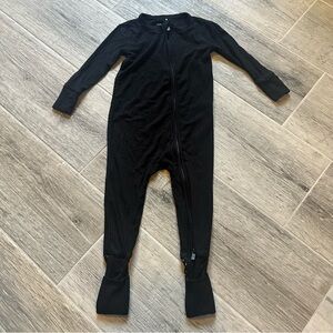 Posh Peanut Solid Ribbed Black Footie Pajamas Fitted Bamboo
Convertible 3-6 M